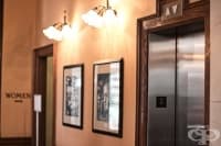 Защо се чувстваме неудобно, когато се возим в асансьор