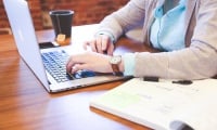 Защо в някои държави болните служители се връщат на работа, преди да са се възстановили напълно