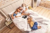 Спането до късно през уикендите удължава живота