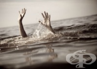 W70 Удавяне и потъване във вода при падане в естествен водоем
