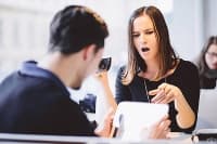 Помага ли ни или ни вреди, когато се оплакваме от работа