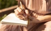Писане с недоминантната ръка – терапия за стимулиране на мисленето и мозъка