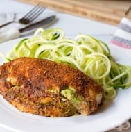 Пълнени пилешки гърди с гуакамоле и козе сирене