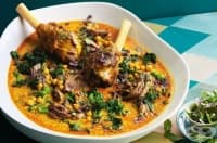 Агнешка яхния с кейл, къри и нахут