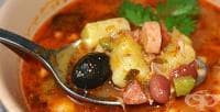 Бобена супа с месо, картофи и маслини