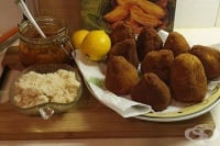 Бразилски хапки с пилешко месо (Коксинха) и доматен сос