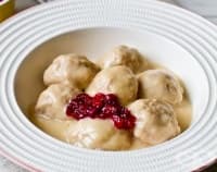 Кюфтета в бял сос