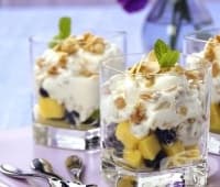 Плодова салата с кисело мляко