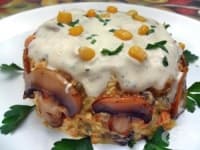 Пилешка салата с интересен сос