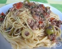 Спагети с риба тон и домати