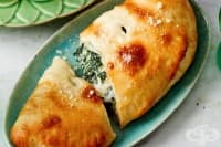 Гръцки пай калцоне със спанак