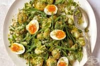 Салата от картофи, зелен боб и песто