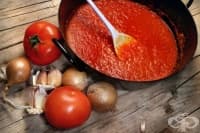 Доматено пюре с лук и дафинов лист (консерва)