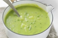 Крем супа от картофи, грах и мента