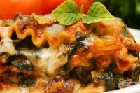 Лазаня със спанак, бекон и гъби