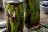 Маринована бамя с чесън и маслини