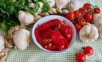 Мариновани чушки в доматен сос с чесън