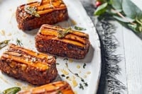 Предястие от печени моркови със зеленчуци и ядки