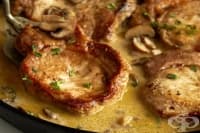 Свински пържоли на тиган с гъби и сос