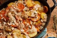 Печени картофи с бадемово мляко и бадеми
