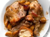 Печено пиле с много чесън и бяло вино