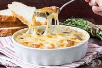 Пиле Жулиен със сос Бешамел