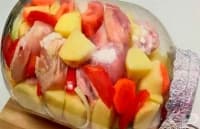 Пилешки бутчета със зеленчуци в буркан