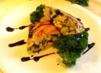 Пилешки джоб с топено сирене, зелени подправки и чесън