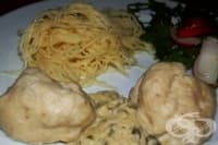 Пилешки кюфтета в лучен сос