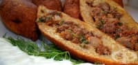 Пшенични кюфтета с плънка от кайма, орехи и доматено пюре