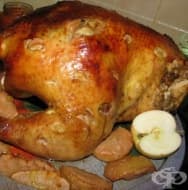 Пълнено пиле с ябълки и сушени сини сливи