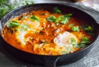 Яйца с тиква и доматен сос