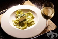 Равиоли с моцарела, босилек и мащерка