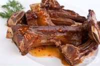 Говежди ребра с коричка от чесън и хрян