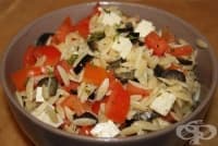 Орзо със сирене, домати и маслини