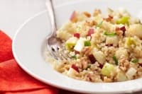 Салата от киноа, круши и орехи