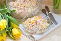 Картофена салата с шунка, царевица и рулца от раци