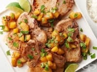 Крехки свински пържоли с ром и ананас