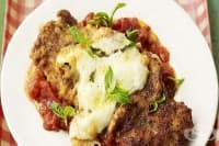 Свински шницели в доматен сос с моцарела