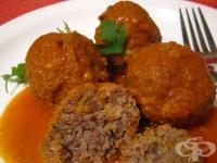 Телешки кюфтета с елда в доматен сос