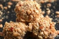 Трюфели с тъмен шоколад и фъстъчено масло
