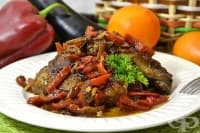 Пилешки бутчета, задушени с чушки, чесън и соев сос