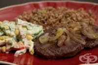 Задушено говеждо с лук и червено вино