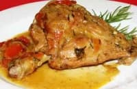 Заек с лук и червено вино по френски