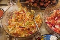Зелева салата с моркови и червен лук (Куртидо)