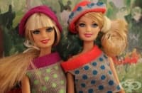 Направете дрехи за кукли от старите чорапи, за да зарадвате децата