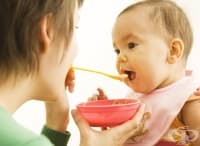 Позволете на детето да се храни самостоятелно, независимо от бъркотията