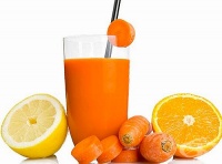 При изтощение, главоболие и проблеми с очите - чаша морковен сок на гладно