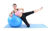 Тренировка с фитнес топка за бразилско дупе в домашни условия