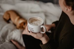 Наистина ли е толкова лошо да спите с кучето си